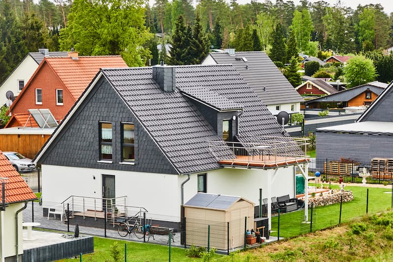 Ein Haus in einer Siedlung, was ist die Bemusterung?