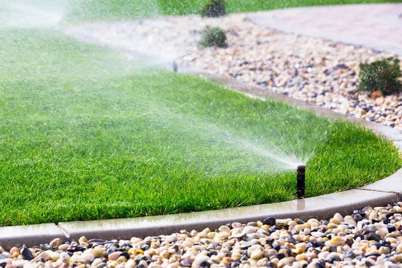 Wie sollte die Gartenbewässerung geplant werden?