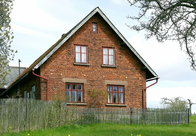 Ein Haus mit Satteldach